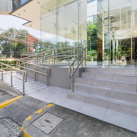 Free Netflix Condo Near It Park With 32-Inch Samsung Hdtv 宿务 外观 照片